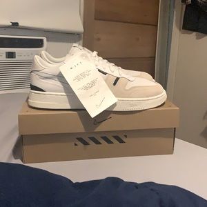 Nike Squash-Type summit white